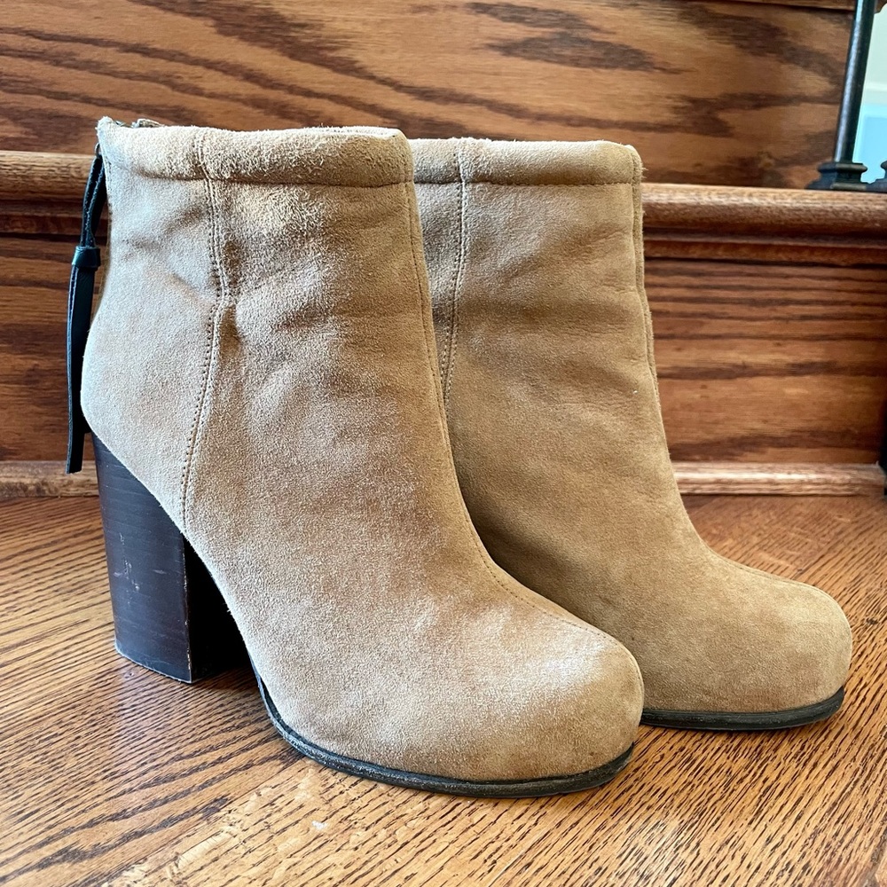 JEFFREY CAMPBE ZIP UP ANKLE BOOTS
